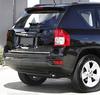 Jeep COMPASS I — Хромированная отделка багажника — Акцент на задней двери — Деталь задней части автомобиля премиум-класса — Усилитель блеска