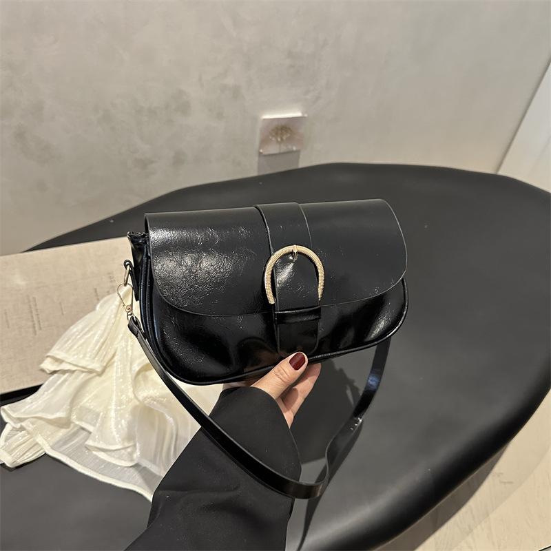 Korean version of retro simple small bag women's 2025 spring new trendy fashion messenger bag texture foreign style underarm small square bag