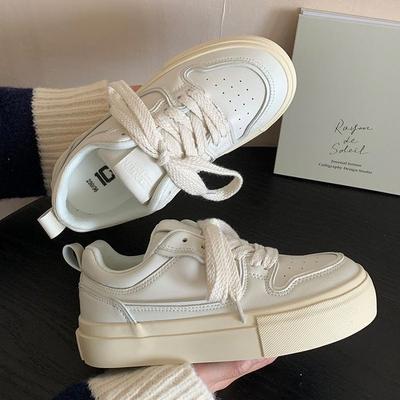 Новые весенние универсальные туфли с аэрирующими пластинами и поднятой подошвой, повседневная белая обувь в гонконгском стиле в ретро-стиле для женщин, модная обувь