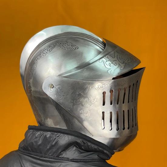 Dark Soul Unisex Warrior Steel Helmet Elegant Medieval Armor for LARP, Cosplay Reenactment Handmade