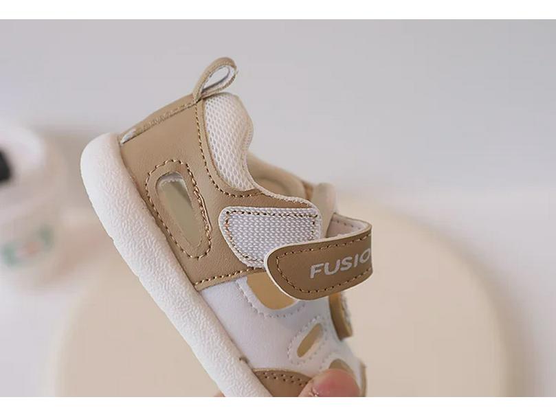 2024 Детские сандалии с мягкой подошвой: Нескользящие, закрытые, дышащие кожаные туфли для детей 1-3 лет (унисекс)