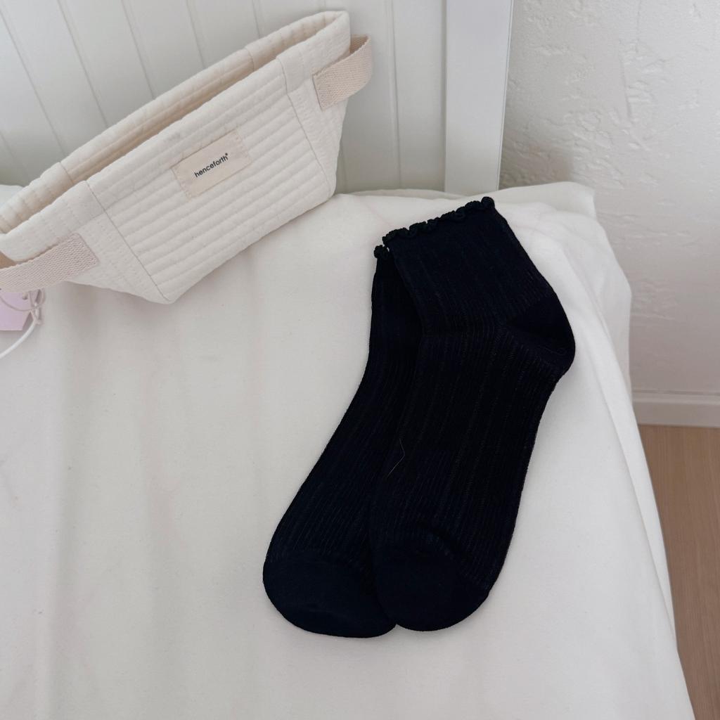 Simple and Versatile Short Socks In Contrasting Colors with Floral Wood, Breathable Mesh Vertical Striped Socks for Women