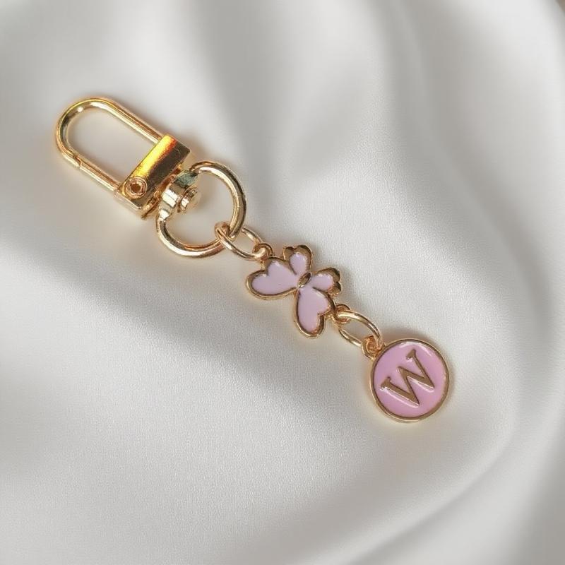 Металлический розовый брелок для ключей в виде бабочки, модный брелок с инициалами от A до Z, держатели для ключей от машины, подвеска для сумки, висячий декор, подарок для пары