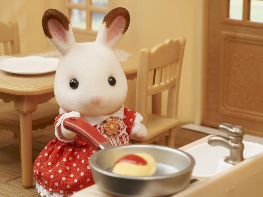 Sylvanian Families Cozy Cottage Starter Home Set