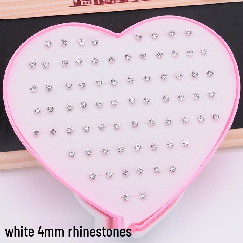 Набор акриловых серег-гвоздиков в форме сердца в пластиковой коробке