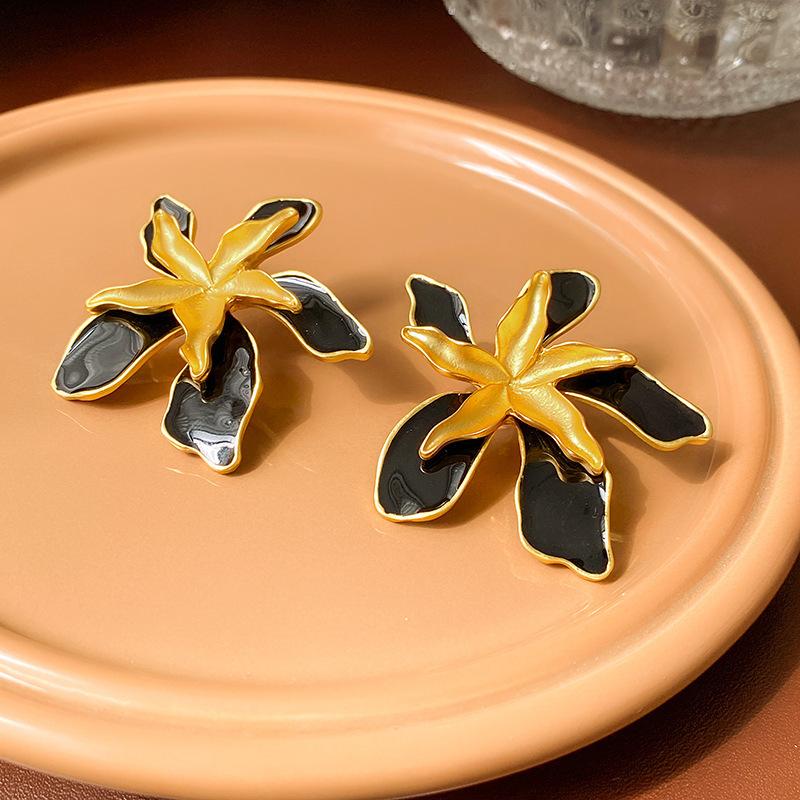 Silver Needle with Diamonds Flower Stripes Pearl Stud Earrings Medieval Vintage Retro Earrings Light Luxury Niche Earrings