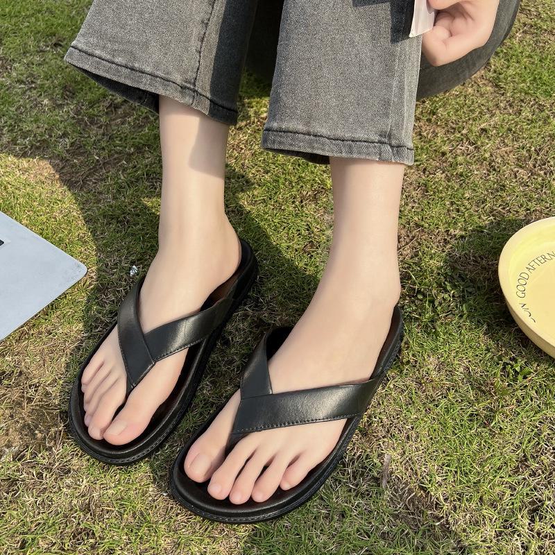 Unisex Fashionable Flat Bottom Flip Flops - Soft, Stylish Beach Slippers for Couples