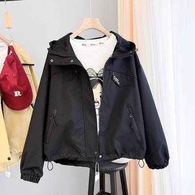 Женская куртка с вышивкой букв, весенняя новинка, свободного кроя, с капюшоном