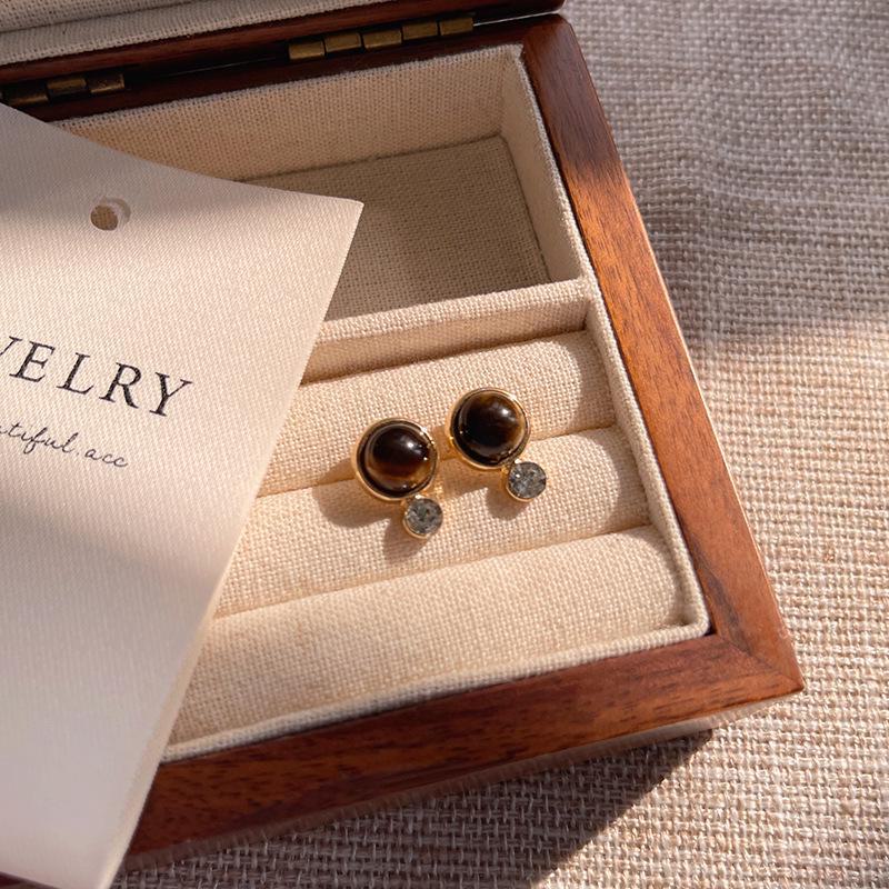 «Элегантные серьги с леопардовым принтом и янтарем с камнями тигровый глаз для женщин — легкие, роскошные и универсальные украшения на осень/зиму»