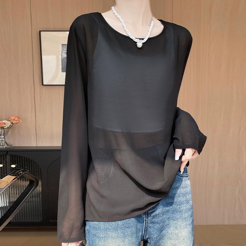 The New Niche Design of The Slightly Transparent Smock Is Fashionable and Versatile, with A Round Neck and A Light Air-conditioned Shirt
