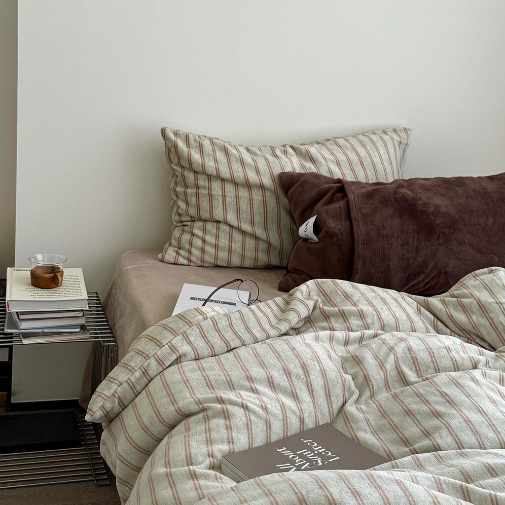 Утолщенный молочный флис, девичье сердце, простой полосатый, сочетающийся, постельный комплект из четырех предметов, коралловый флис, пододеяльник, простыня 2