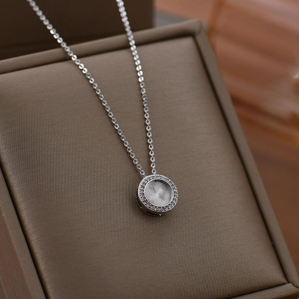 Геометрическое круглое подвесное колье из циркония, изготовленное на высокоточном ЧПУ