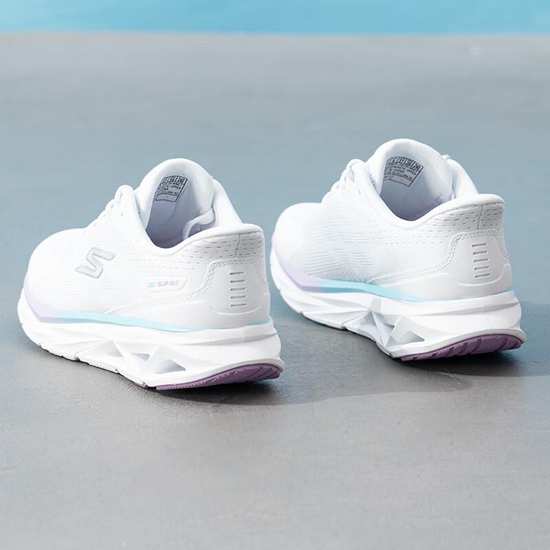 Skechers Женские всесезонные беговые кроссовки GO'7/24