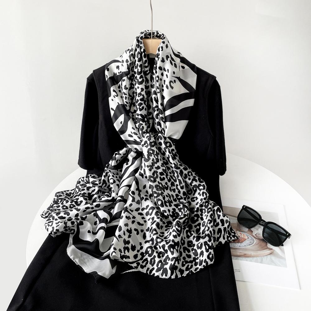 The New Leopard Print Patchwork Shawl Is Fashionable Retro Breathable and Sun-protective Thin Silk Scarf