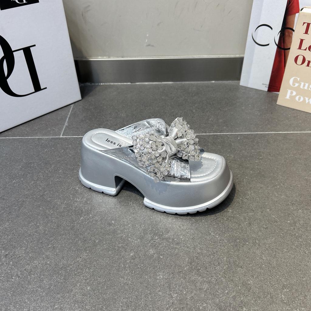 Thick Soled Rhinestone Bow Casual Sandals for Women's Summer Wear 2024 New High-end Fashion Versatile One Word Slippers