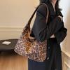 Вместительная сумка-мешок женская 2025 новая сумка на плечо с леопардовым принтом студенческая сумка-тоут для занятий