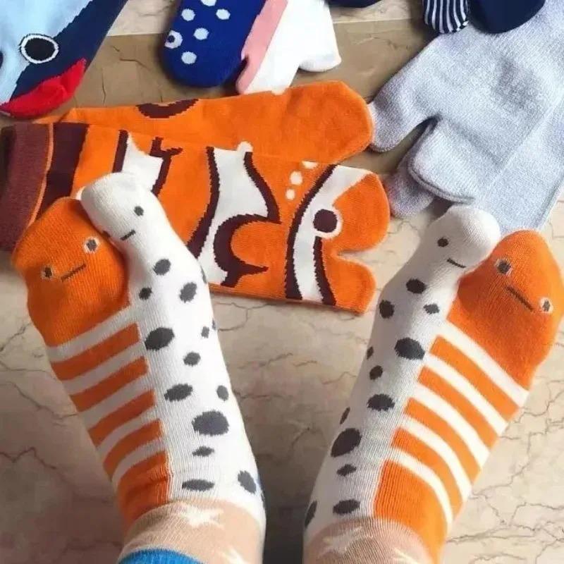 Новые забавные носки с разделенными пальцами и принтом абстрактной угри Квирки-аквариумный стиль Носки средней длины для мужчин и женщин Уникальные забавные носки