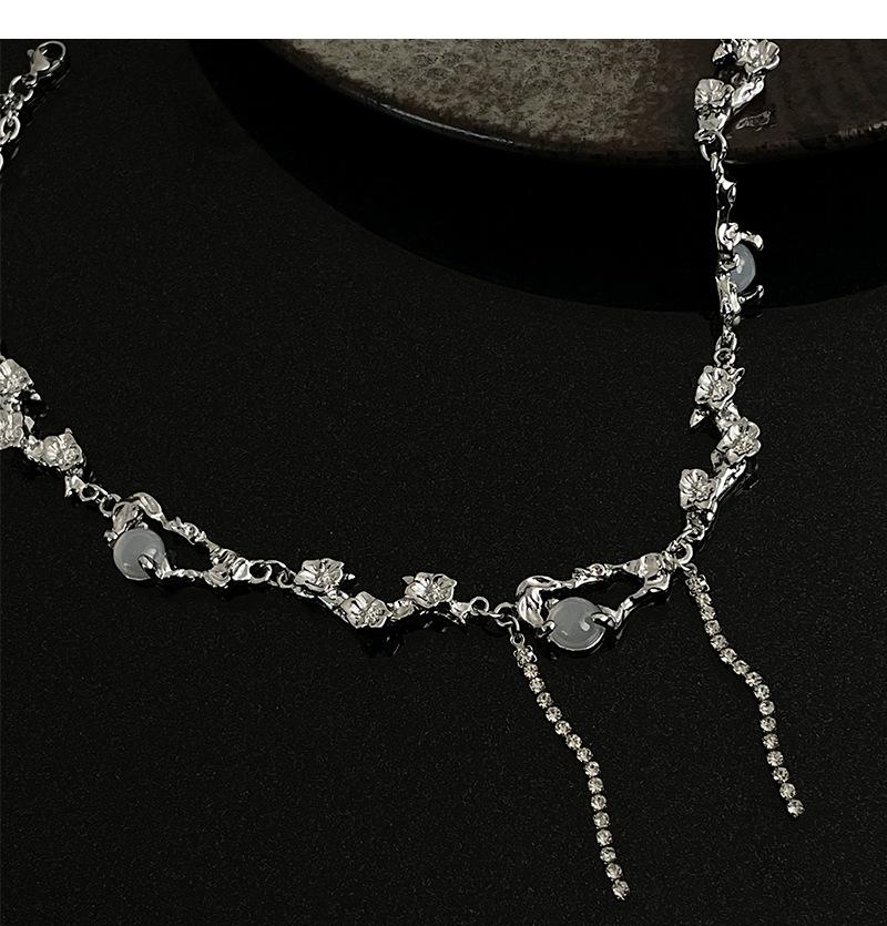 Нишевый дизайн, персонализированное ожерелье с кисточками в виде цветка виноградной лозы, женская легкая роскошь, ощущение высокого класса, вставка на шею в виде холодного ветра, цепочка с замком из кости