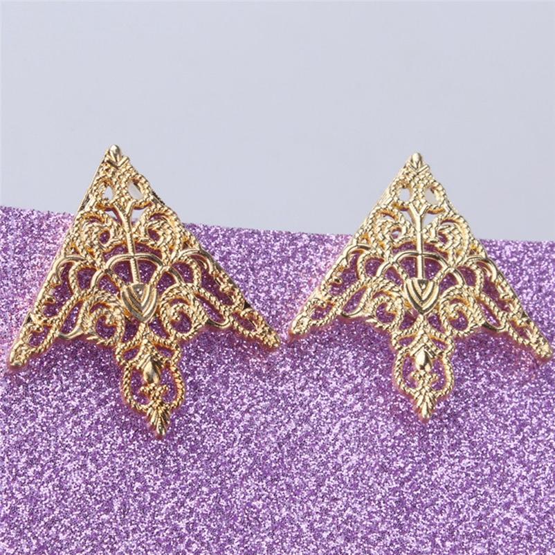 Women Crown Hollow Pattern Collar Buckle Vintage Collar Corner Collar Clip