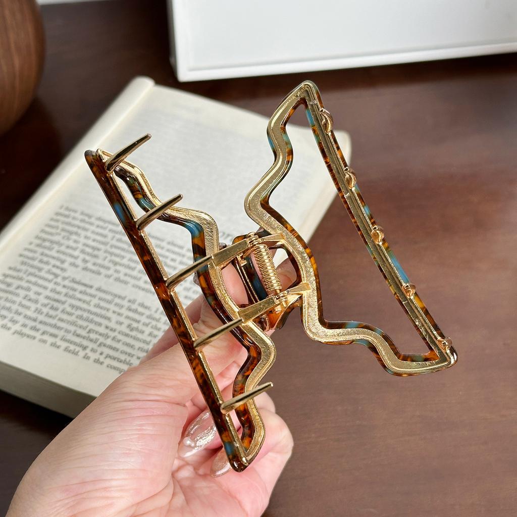 Chic Style Geometric Hair Claw Clip For Effortless Elegance In Trendy Shades