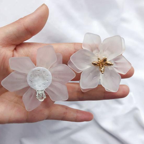 1 пара элегантных серег с преувеличенным темпераментом, акриловые серьги-клипсы в винтажном стиле с цветком, ювелирный аксессуар