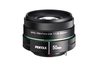 Изображение телеобъектива среднего размера PENTAX smc с одним фокусным расстоянием и серии K оснащено изображением 22177 PENTAX-DA 50mmF1.8 [Для размера APS-C] [Высокая