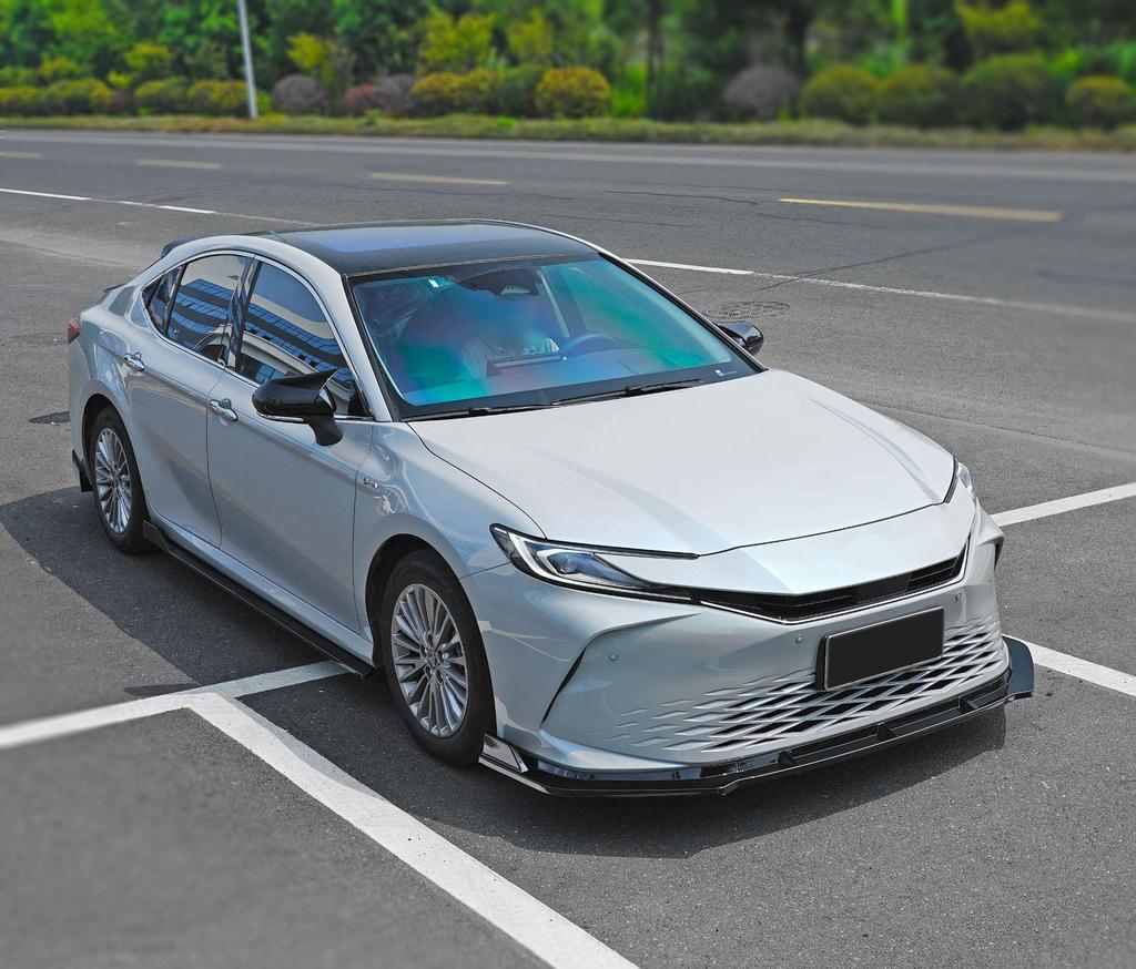 Передний и задний обвес для Toyota Camry 24-й модели: Включает передний сплиттер, задний диффузор, боковые юбки, верхний спойлер, задний спойлер и жалюзи
