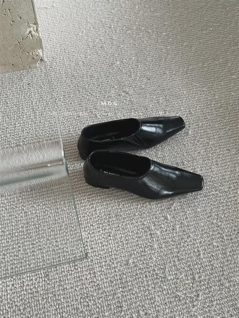 Туфли из мягкой кожи на квадратном каблуке в стиле ретро 2024 года