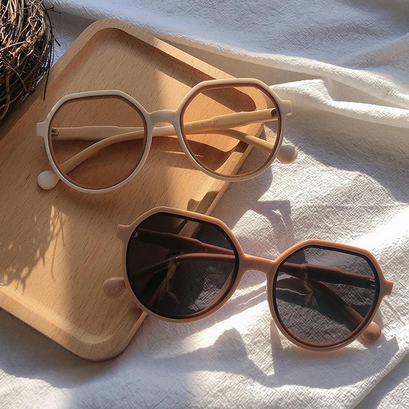 Vintage Women Sunglasses Round Frame Fashion Outdoor Beach Vacation Sunglasses Non Polarized Glasses