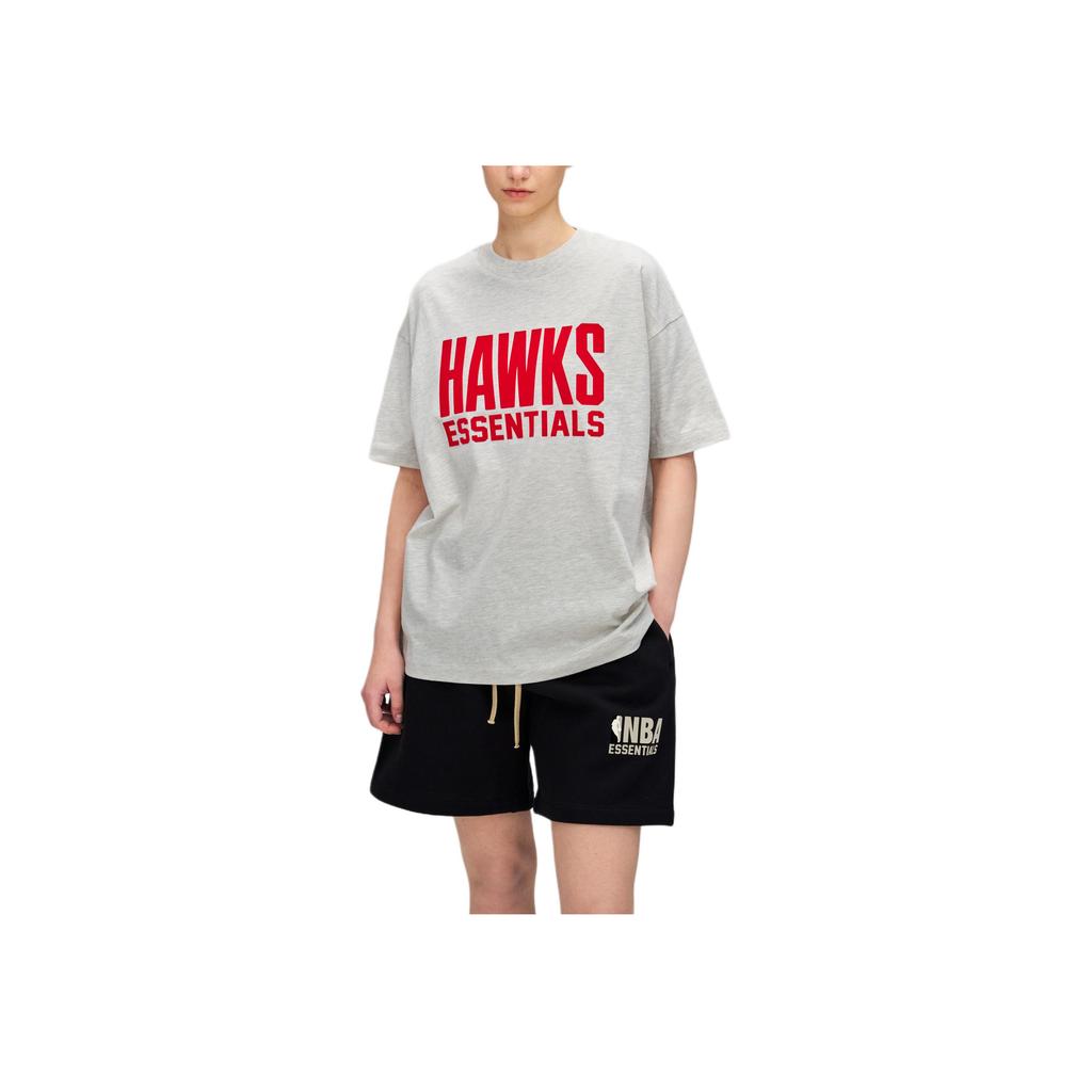 Fear of God Essentials Футболка Hawks Светло-серый меланж Унисекс Топы 125AL244109F