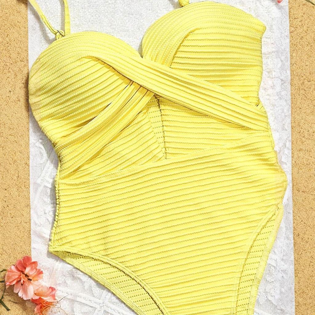 Женский слитный купальник в рубчик с регулируемыми бретелями и перекрестным дизайном спереди для пляжа или бассейна