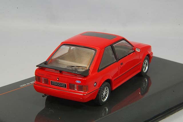 Ixo Модель Ford Escort MK IV XR3 90 Красный CLC395N 1/43