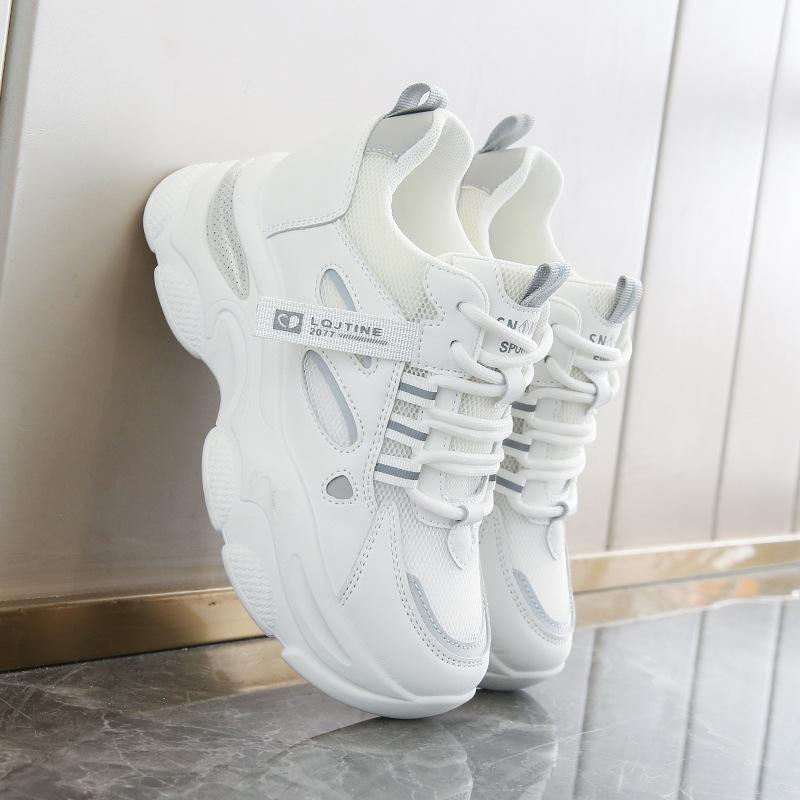 Наступать в дерьмо ощущается мягким, увеличивающая высоту подошва, маленькие белые туфли женские 2025 новые универсальные кеды, нескользящая толстая подошва, повседневная спортивная обувь