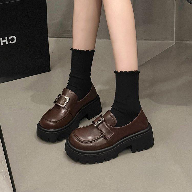 Черные туфли на платформе в ретро-британском стиле для женщин 2025 года, осень-зима, новая мода, универсальные с юбкой, маленькие кожаные туфли