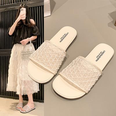 Крутые тапочки женские для улицы дышащие новая модель 2025 модные пляжные универсальные нишевые полые летние шлепанцы на плоской подошве