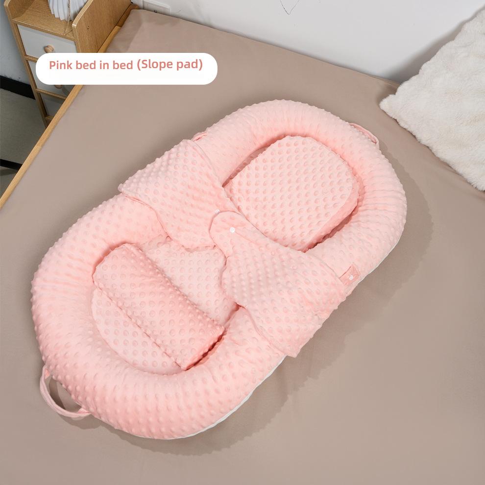 Успокаивающая кроватка для новорожденных с наклонной подушкой и подставкой для ног и стойкой для игрушек для комфортного гнездышка