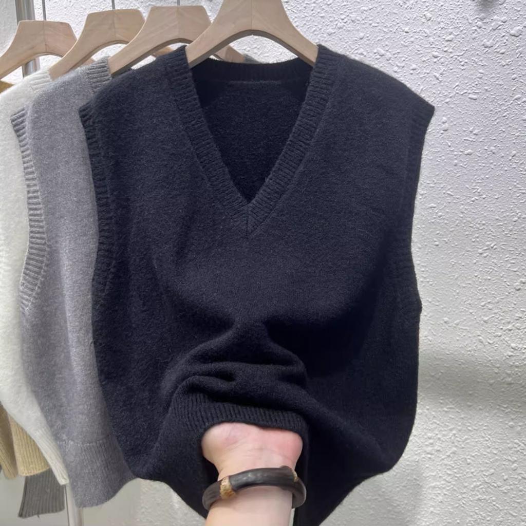 Women Sweater Vest Solid Vintage Casual Spring V-Neck Design Sleeveless Vest Elegant Waistcoats