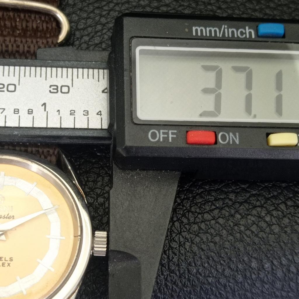 ШВЕЙЦАРСКИЕ ВИНТАЖНЫЕ TITONI AIRMASTER TITOFLEX С РУЧНЫМ ЗАВОДОМ МУЖСКИЕ БЕЖЕВЫЕ ЧАСЫ a703233-1