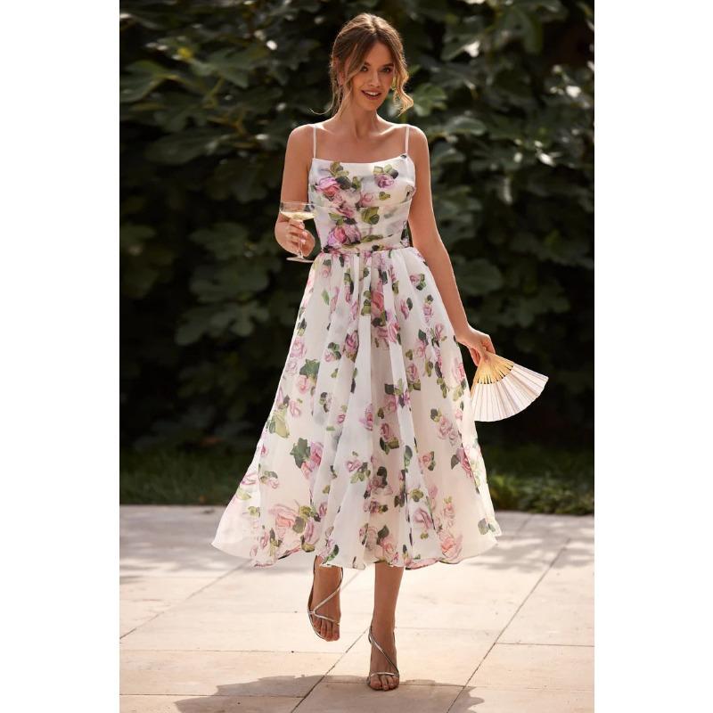 Весенне-летняя женская мода с открытыми плечами из шифона. Атмосфера феи в темпераменте вечернего платья.