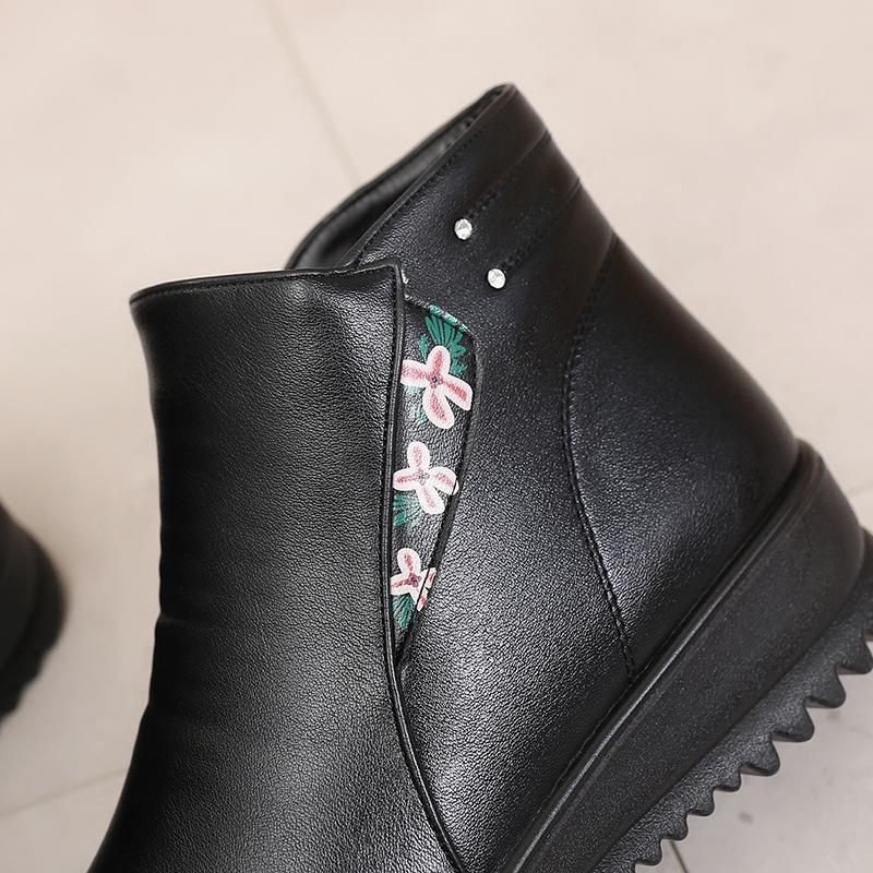 Модные женские зимние сапоги на низком каблуке, ботильоны на платформе, женские зимние меховые ботинки на молнии сбоку, новинка 2024 года, зимняя обувь