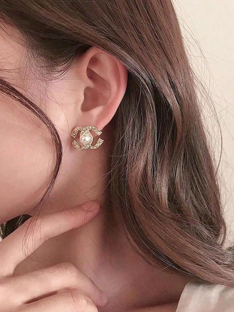 2 шт. Серьги с жемчугом Double C для женщин, Легкая роскошь, Нишевый дизайн с ощущением роскоши, Серьги для повседневного ношения, Подходящие для подарка, Подчеркивающие темперамент