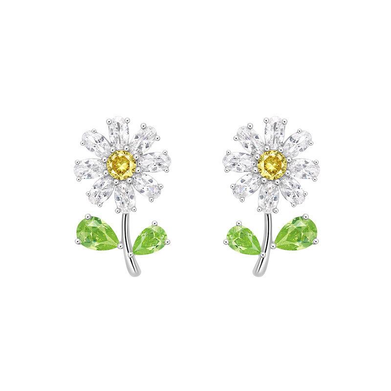 Star of the same style, high-end sense light luxury niche design small flower stud earrings, daisy earrings earrings
