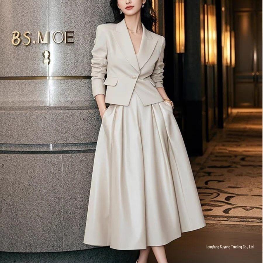 Весенняя мода 2025 года: Женский элегантный костюм: юбка и жакет