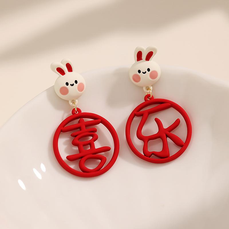Winter warmth~ temperament versatile cute hairball stud earrings women's lamb wool pom-pom matte earrings autumn and winter ear jewelry