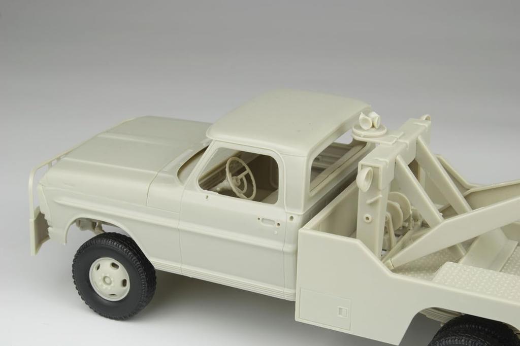 Moebius Model Scale 1972 Ford Tow Truck 4x4 High Side Plastic Model Kit MOE2598 1/25 F-350 (Car)