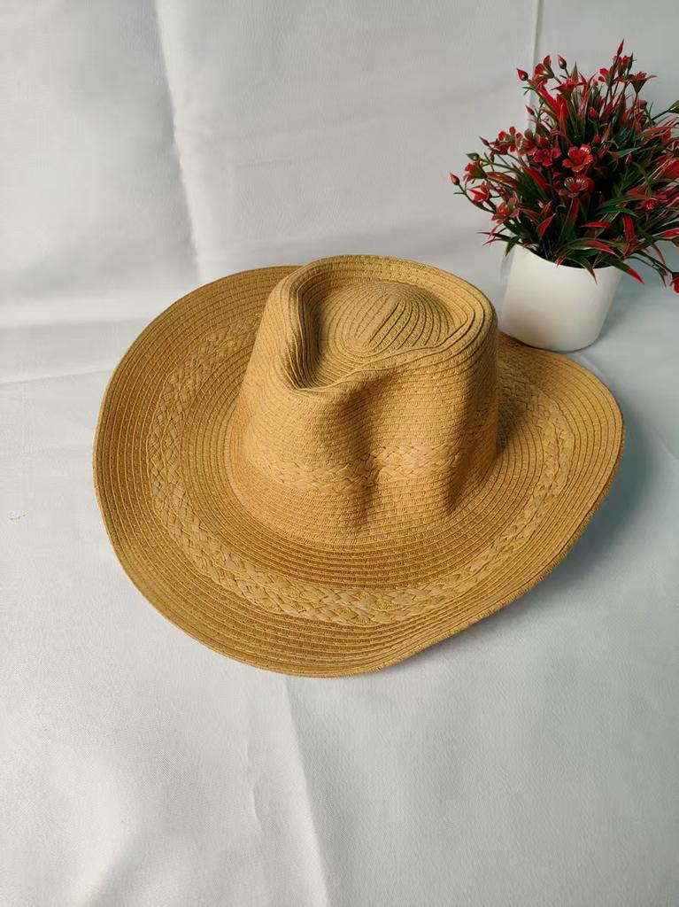 New retro ethnic style cowboy hat men's and women's cone top holiday seaside travel, showing a small face, fashionable straw hat