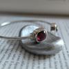 Серебряный браслет с искусственным гранатом nano 7.208ct, фианитами, вес изделия 10,28 гр (2206743)