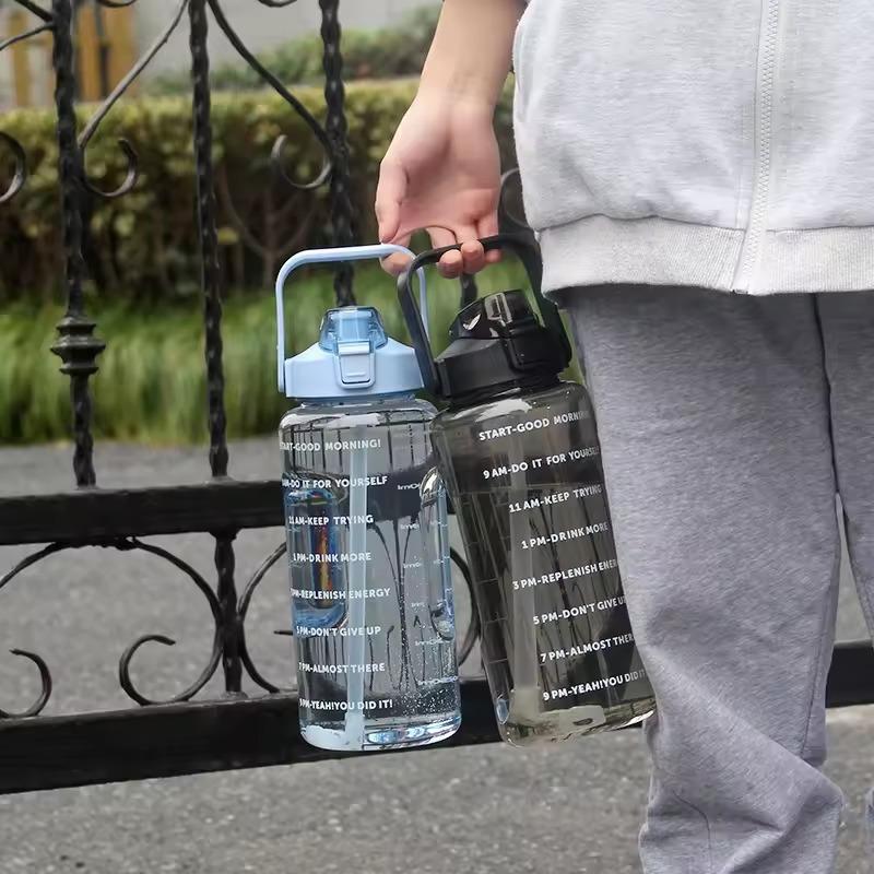 Бутылка для воды большой емкости объемом 2 литра, многоразовая, для питья на открытом воздухе, с маркером времени, переносные пластиковые стаканчики с трубочкой