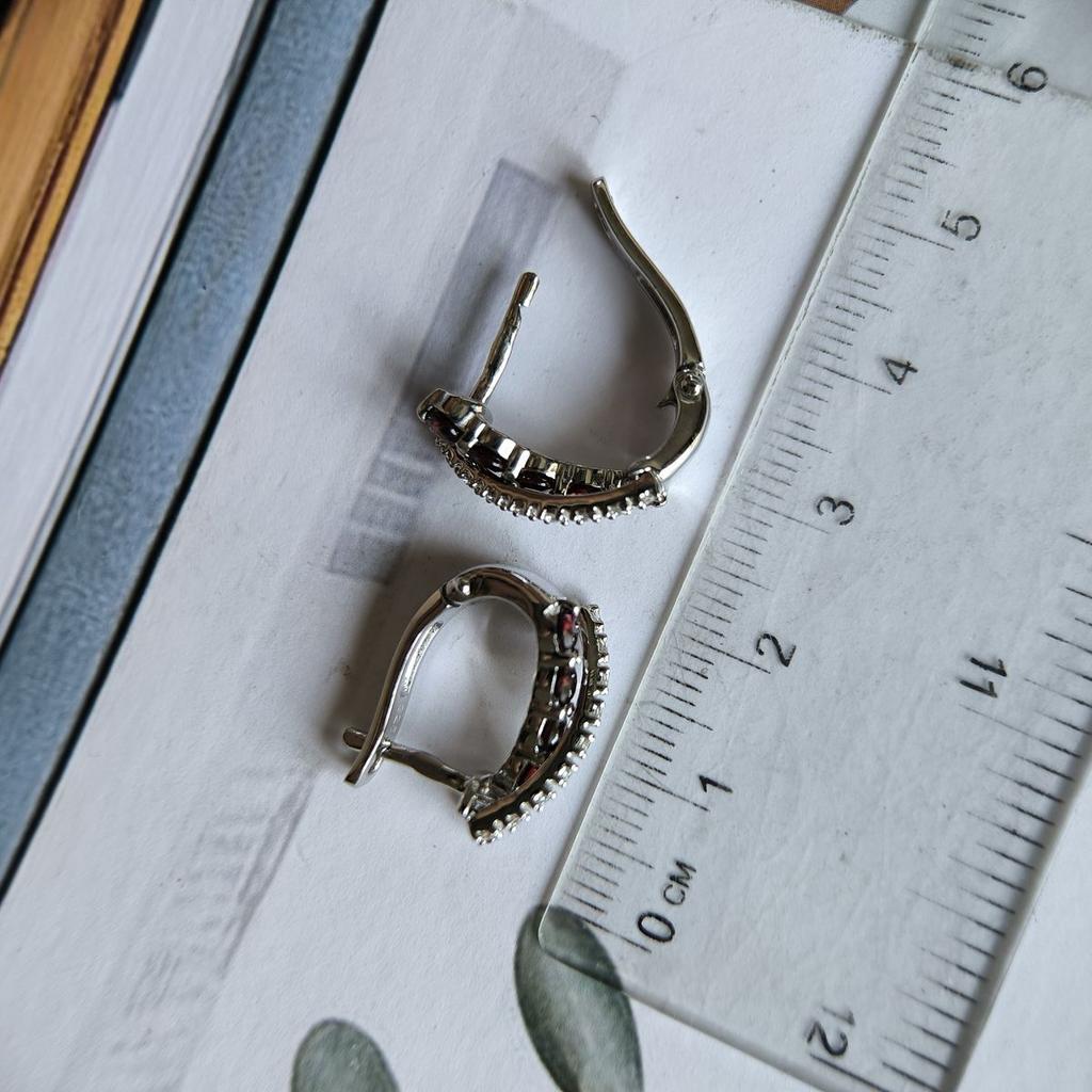 Серебряные серьги с натуральным гранатом 1.556ct, фианитами (2191414)