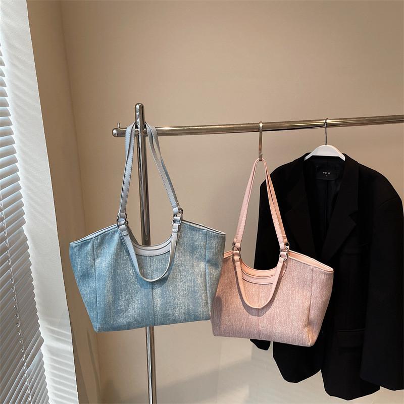 Color Solid Simple Ladies Bag Zipper Closure Interior Pockets Casual Travel Bags